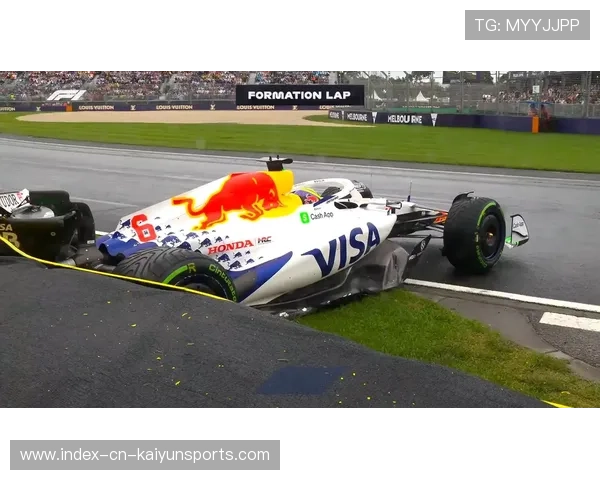 赛车紧急刹车避开事故，驾驶技术获满赞