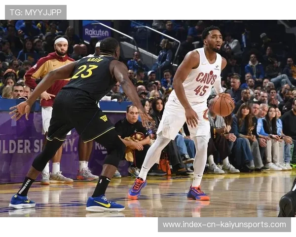 NBA骑士外线连续三分点燃比赛，激战加剧让人热血沸腾