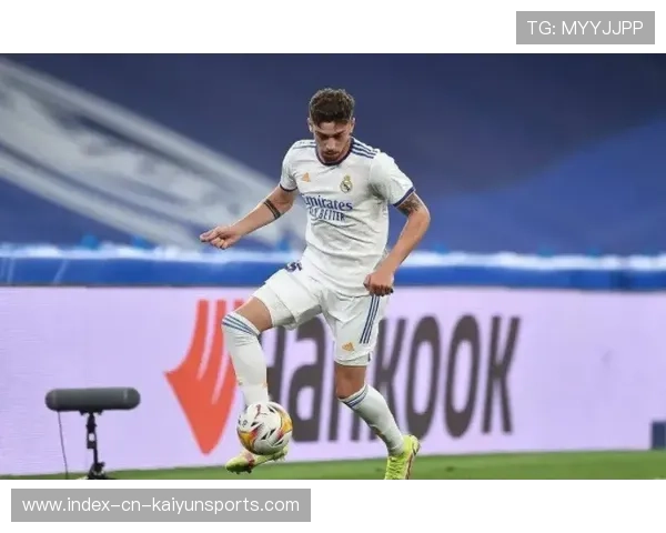 皇马反击三步打穿防守,维尼修斯推射稍稍高出 皇马反击三步打穿防守,维尼修斯推射稍稍高出