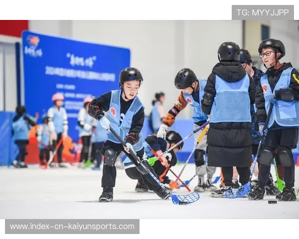 冰球少年连过七人破门,现场解说尖叫破音 冰球少年连过七人破门,现场解说尖叫破音