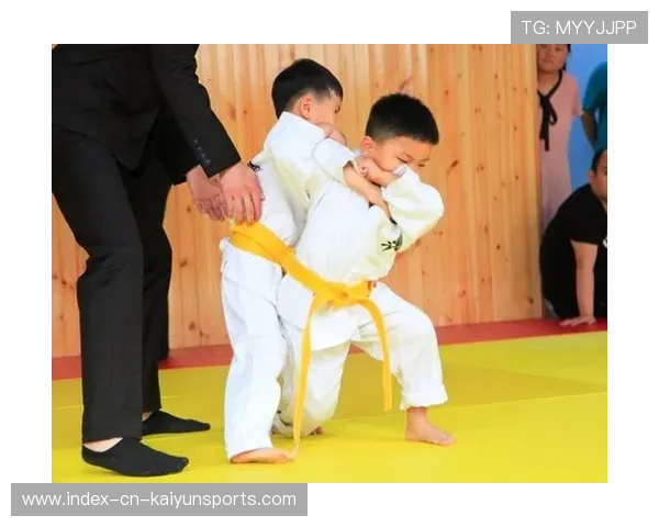 UFC柔道摔法与反制学习课——掌握终极摔技,碾压对手的秘密武器 UFC柔道摔法与反制学习课——掌握终极摔技,碾压对手的秘密武器